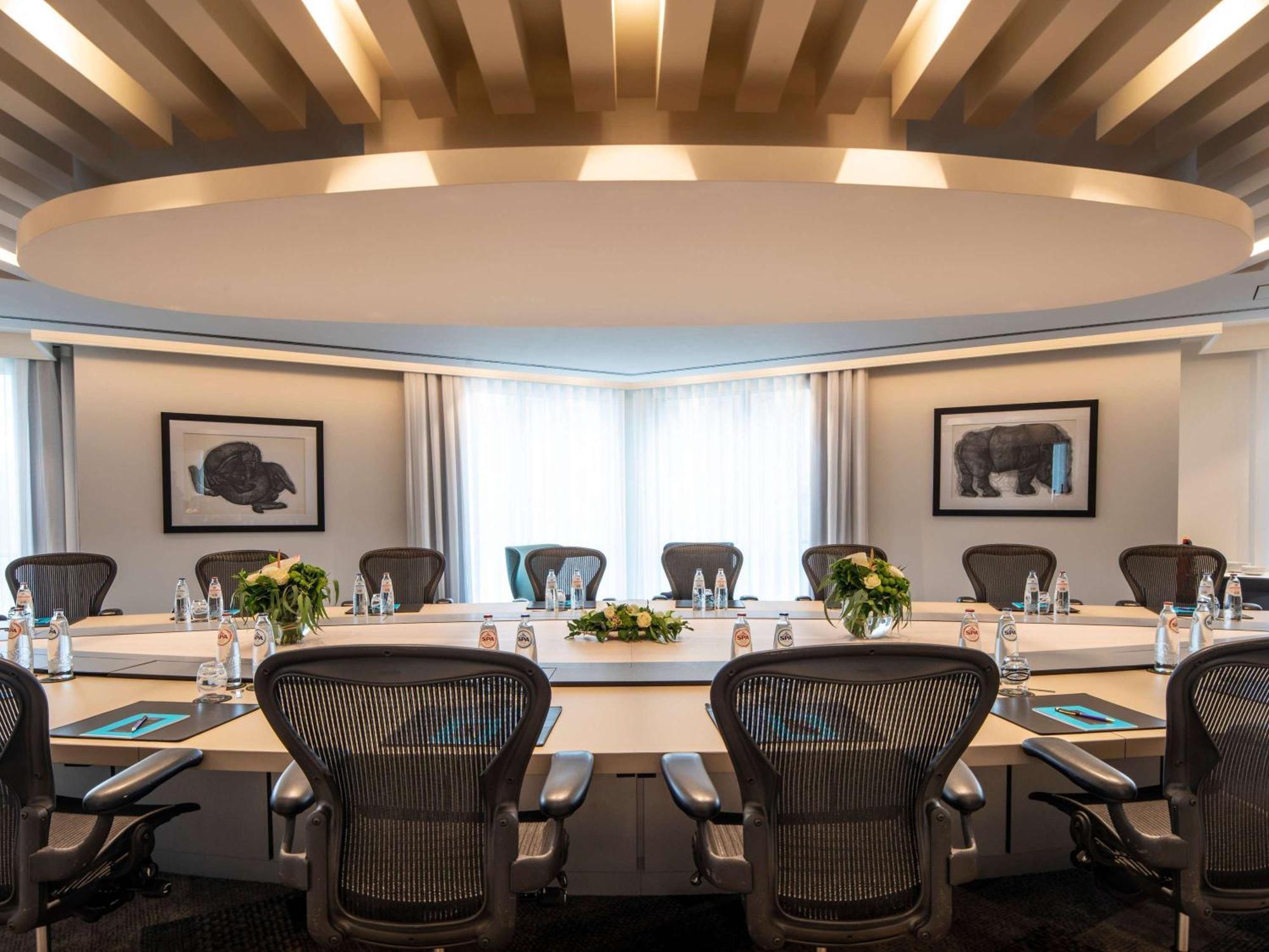 Khách sạn Sofitel Europe